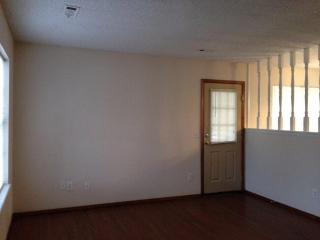 Building Photo - 3606 W Beechwood Dr
