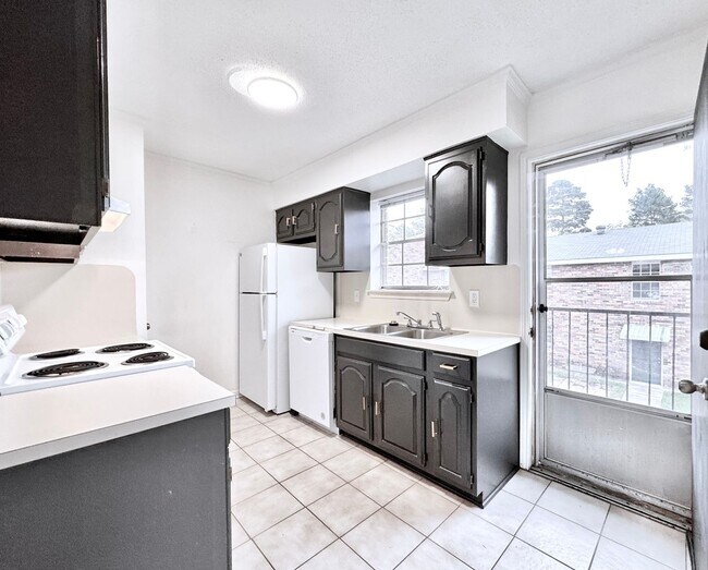 Building Photo - Spacious 2 Bed/2 Bathroom Condo in Bocage – Walk to Towne Center & Whole Foods!