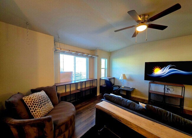 Building Photo - Charming 3 bedroom Townhome