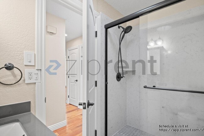 Building Photo - 41098 Bairo Ct