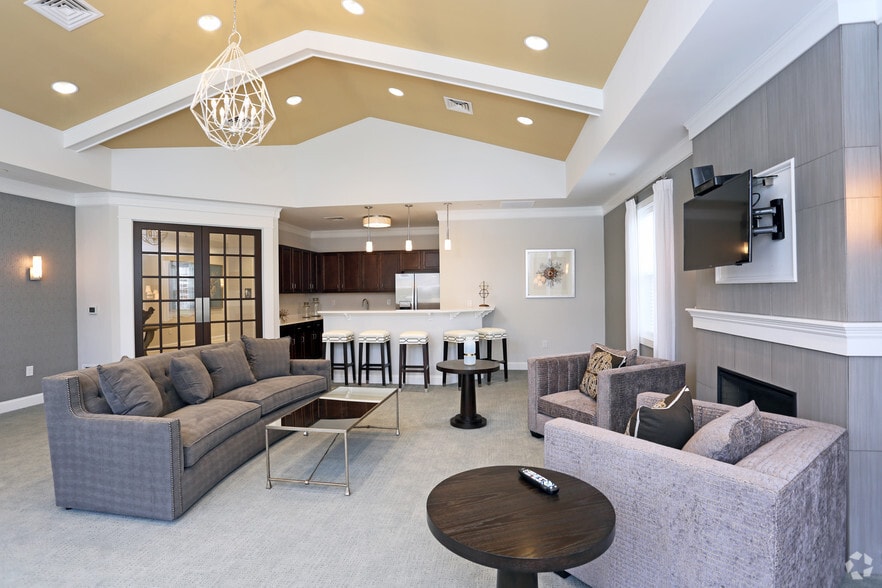 Clubhouse - Jacksonville Station