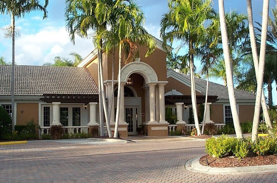 Building Photo - 1875 Florida Club Dr