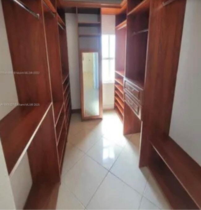 Building Photo - 1150 SW 154th Ave