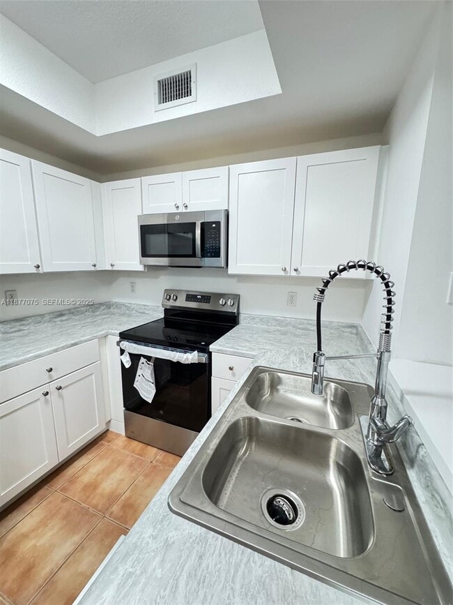 Building Photo - 10170 SW 88th St