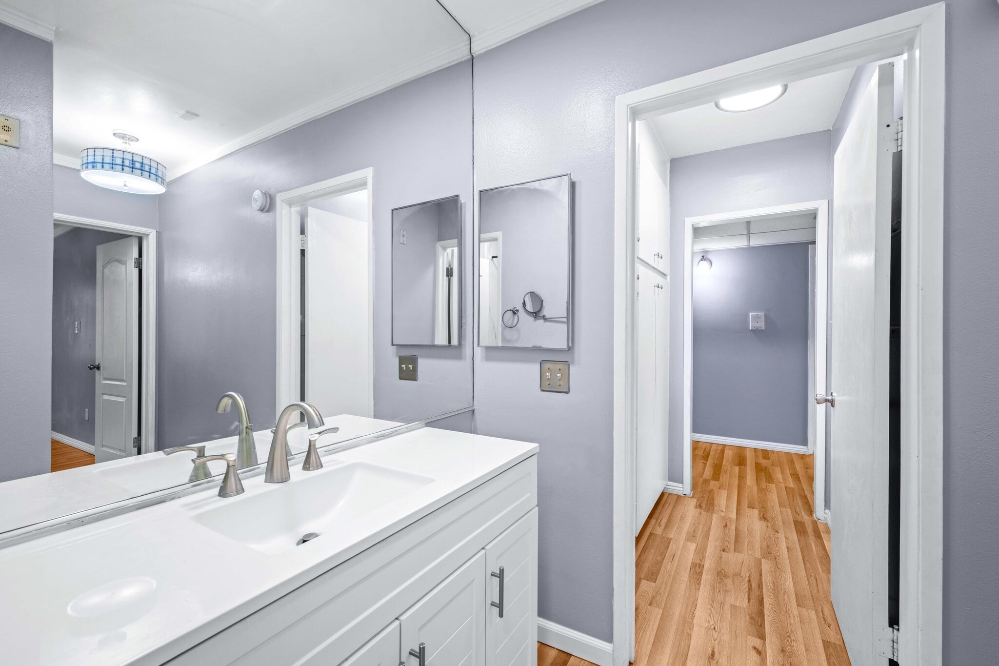 Vanity Room - 12801 Moorpark St