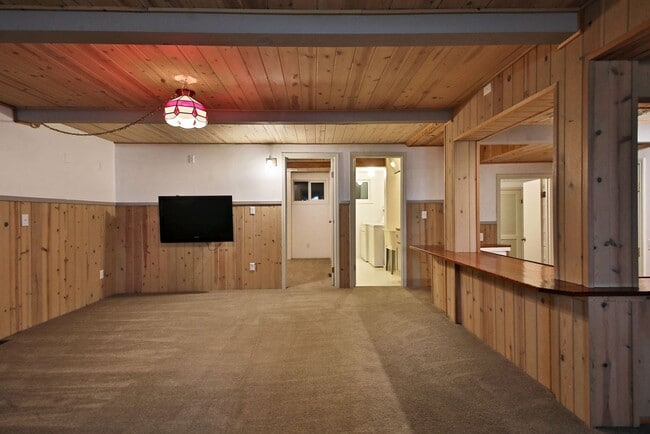 Building Photo - One Of A Kind Freeland Home with Two Seper...