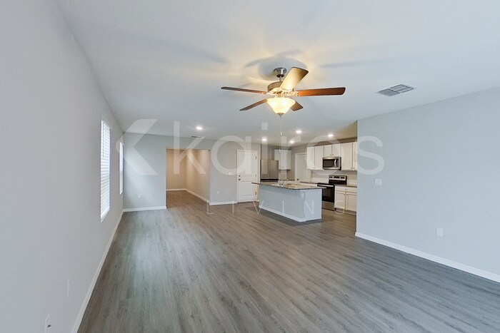 Building Photo - 8651 SW 44th Ct