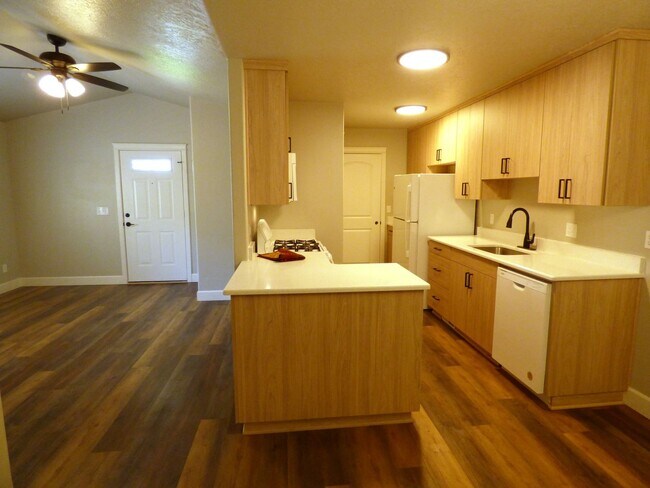 Building Photo - 3576-3578 Fisher Ct NE Salem, OR 97305