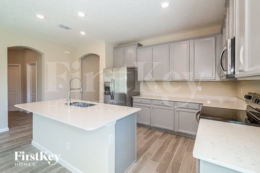 Building Photo - 10111 Roman Ln