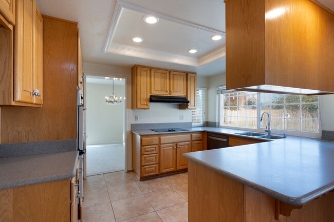 Building Photo - Spacious 2 Story House in cul-de-sac with ...