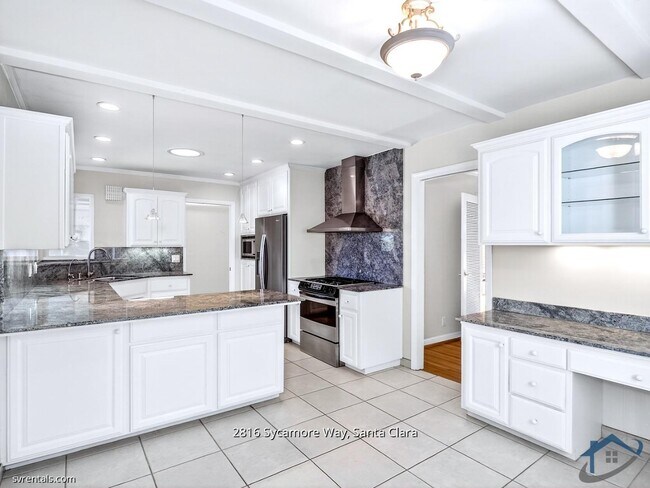 Building Photo - 2816 Sycamore Way