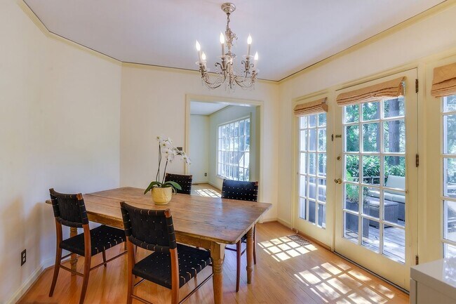 Building Photo - Beautiful Dream Home in the Southwest Hills! Call now to live amongst the trees!