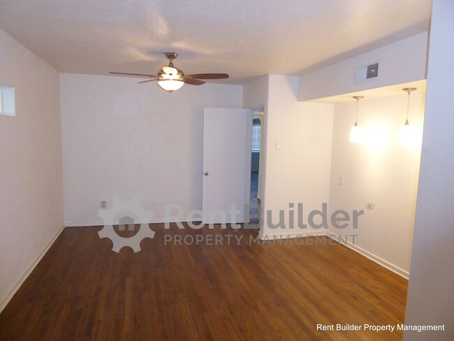 Building Photo - WOW!  SPECIAL:  PRICE REDUCED JUST IN TIME...