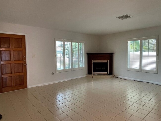 Building Photo - 126 18th Ave NE