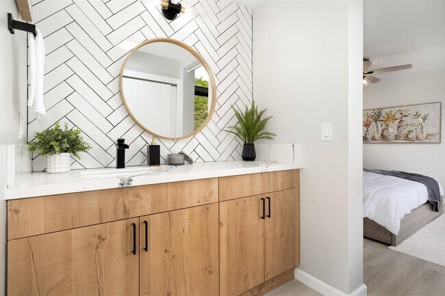 Building Photo - 531 Hahaione St