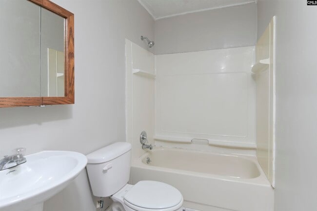 Building Photo - 706 Westside Dr