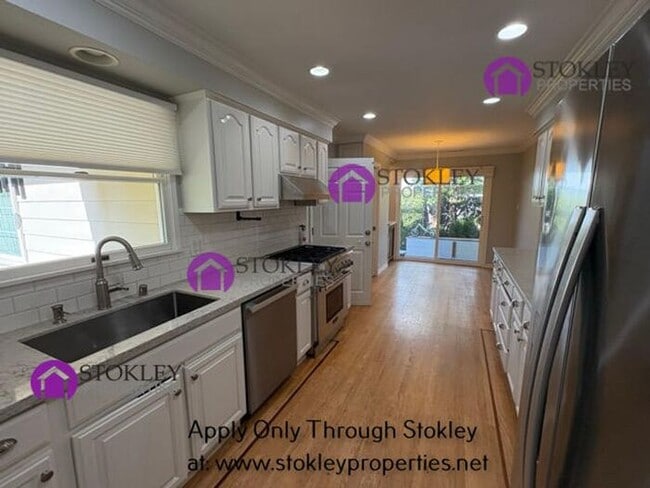 Building Photo - 231 Ivy Dr