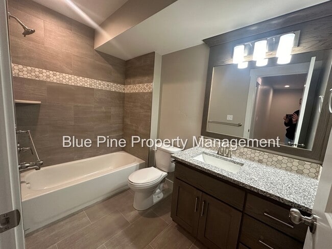 Building Photo - 3881 E Hemlock Ln