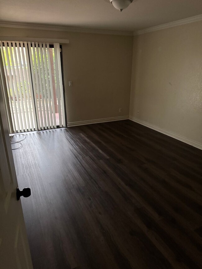 Building Photo - 2 Bedroom 2 Bath Condo in Chula Vista - $2595 a month