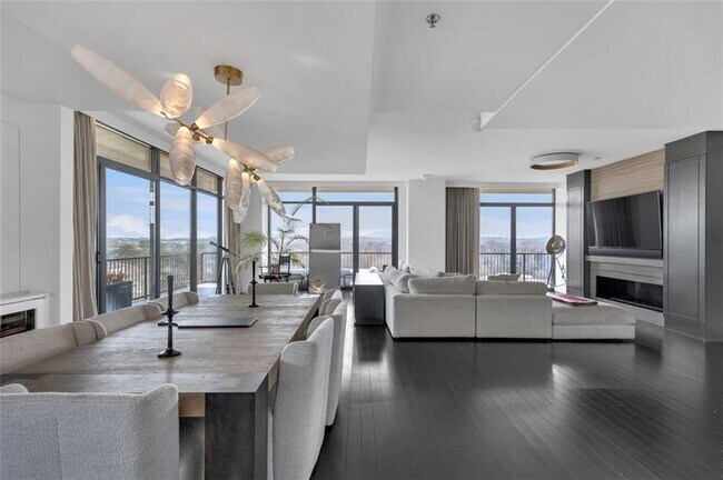 Building Photo - 2233 Peachtree Rd NE