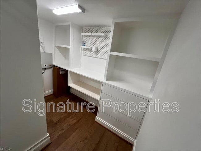 Building Photo - 309 Cairns Rd