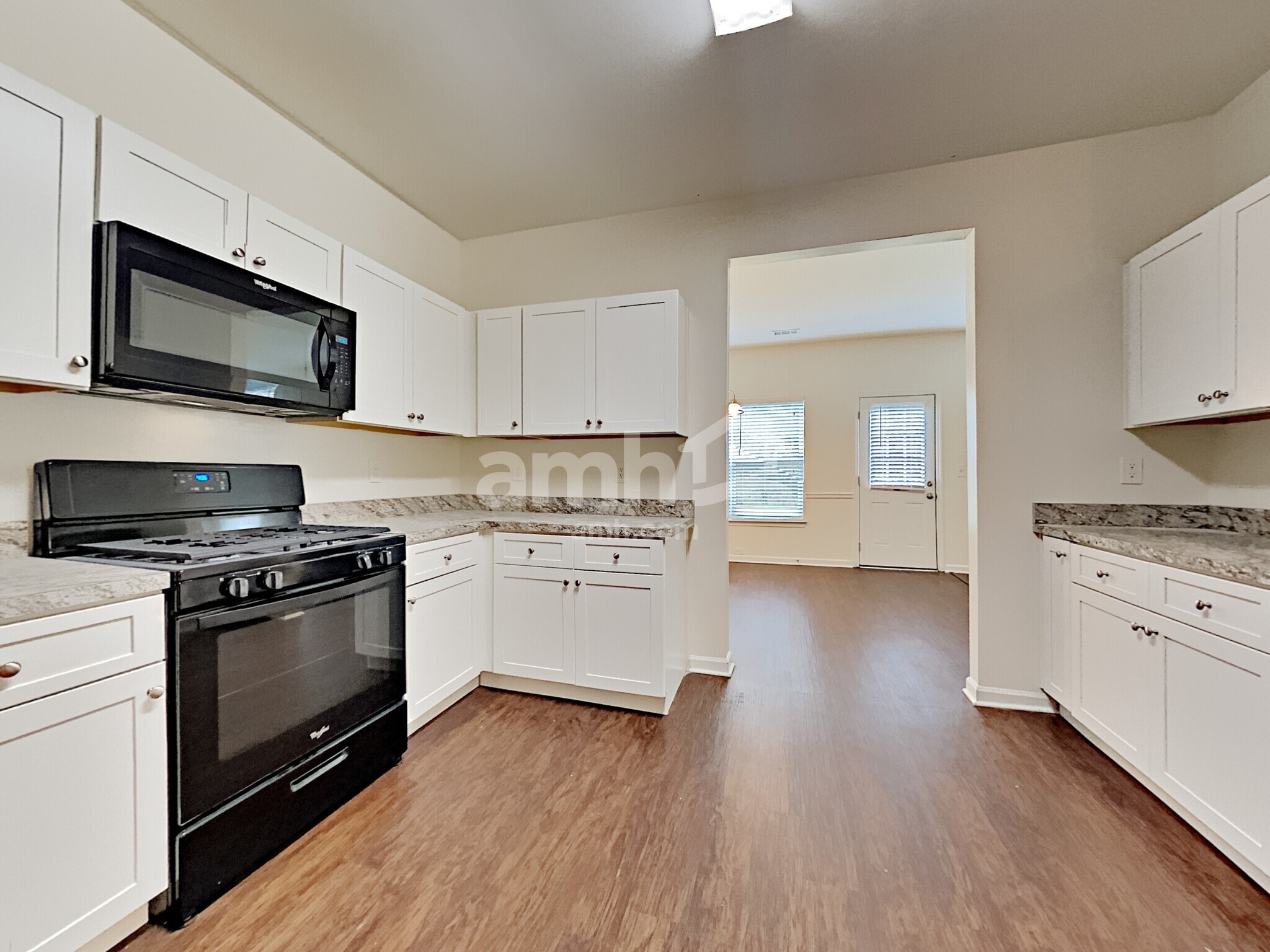 Building Photo - 2425 Valley Creek Dr