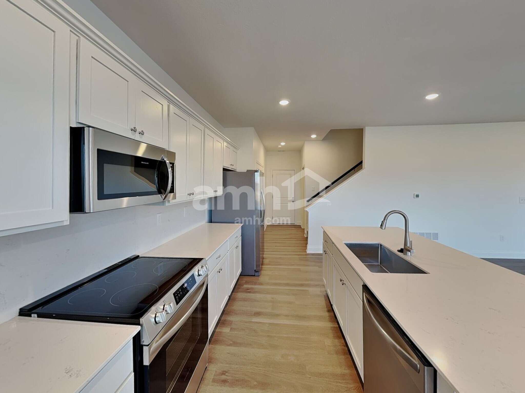 Building Photo - 9022 Henley Ave