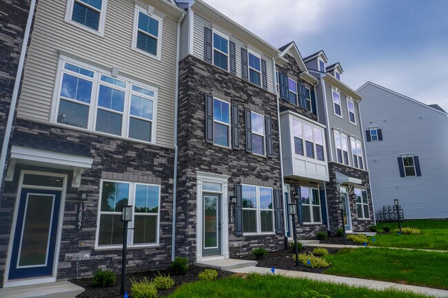 Building Photo - 12825 Red Clover Wy