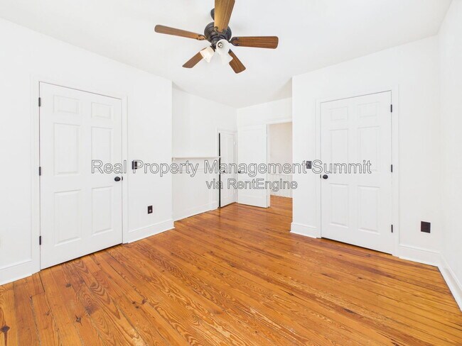 Building Photo - 523 Marquis St