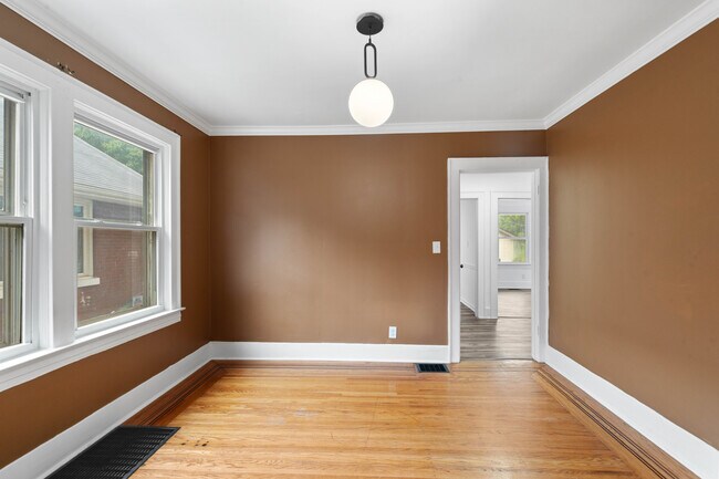 Building Photo - 2416 Sherry Rd