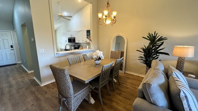 Building Photo - Furnished Short Term Rental