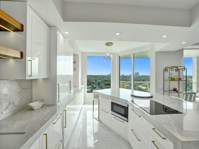 Building Photo - 411 N New River Dr E