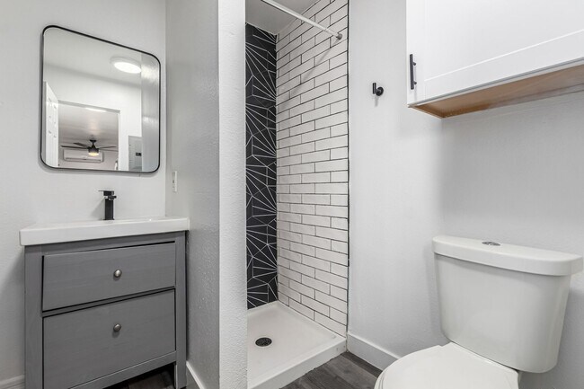 Building Photo - Four weeks of free rent! - Studio Near Grand Canyon University with Washer/Dryer!