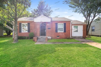 Building Photo - 1104 Jet Dr