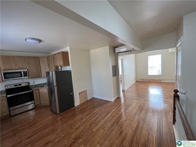 Building Photo - 529 Linden St