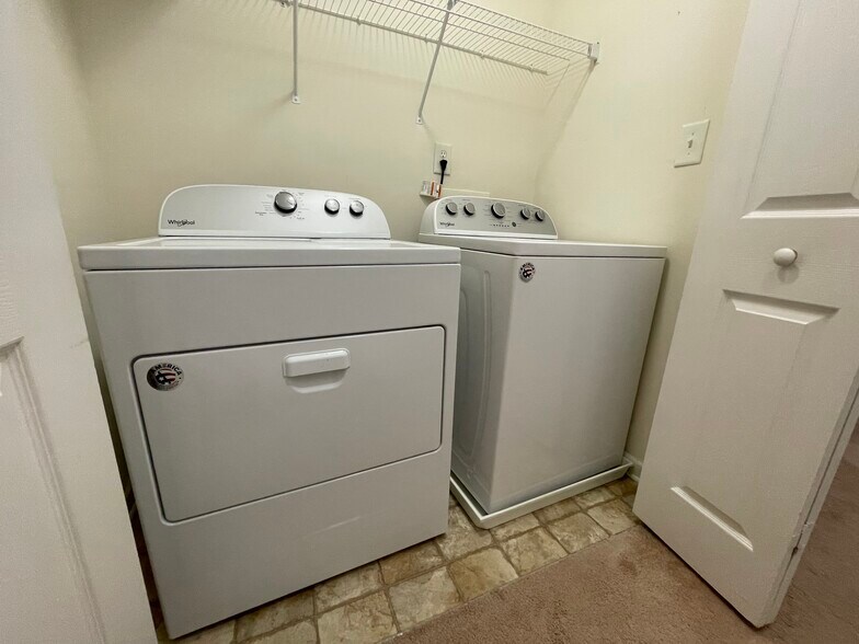 Building Photo - 787 Brookside Parc Ln