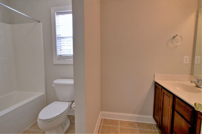 Building Photo - Beautiful 4 Bedroom Home in Sneads Ferry w...