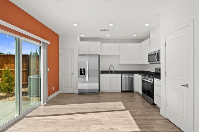 Building Photo - The Birch - - 3 Bedroom, 2.5 Bath single f...