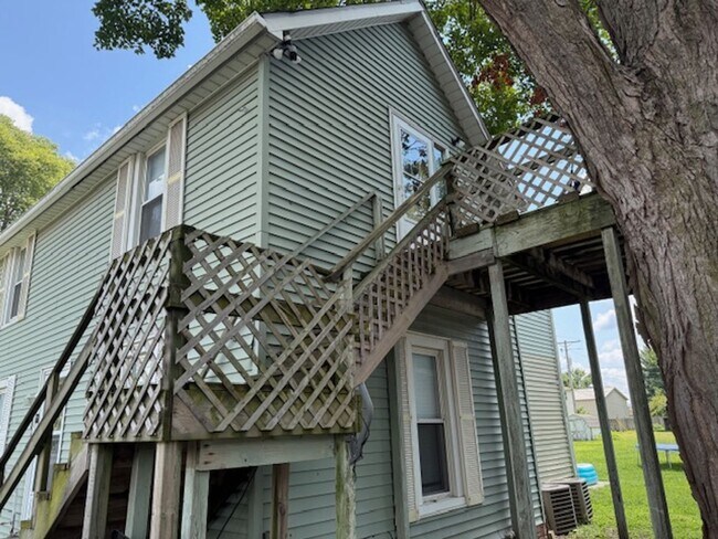Building Photo - 107 W Prairie St