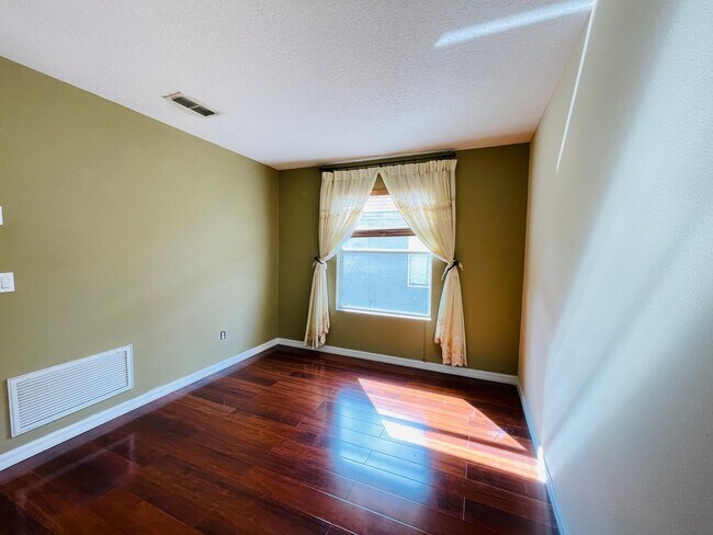 Building Photo - Available now! Charming 4-bedroom, 2.5-bathroom pet friendly home!!