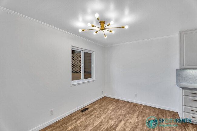 Building Photo - Noe Valley/Dolores Heights: Luxury Condo w/ Expansive Private Deck & 2 Car Parking