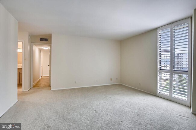 Building Photo - 6800 Fleetwood Rd