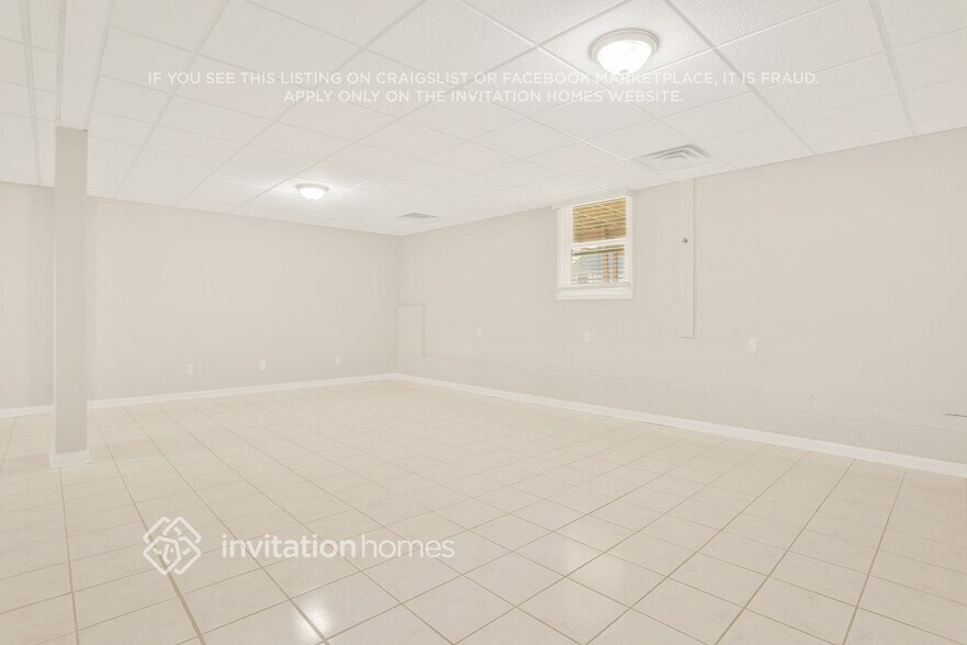 Building Photo - 2694 Candler Dr