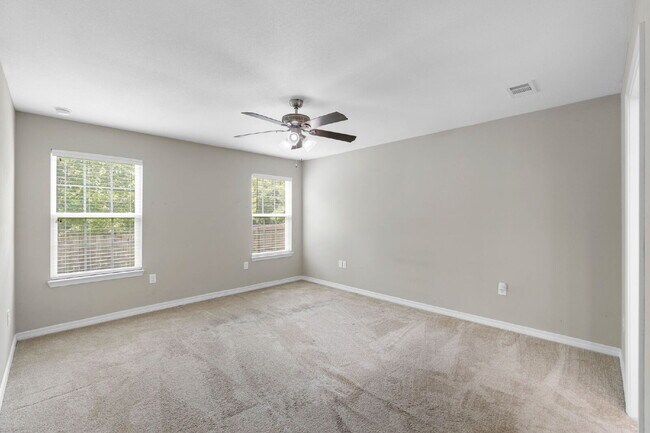 Building Photo - 426 Eisenhower Dr