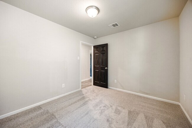 Building Photo - 22630 Rosebush Hl Rd