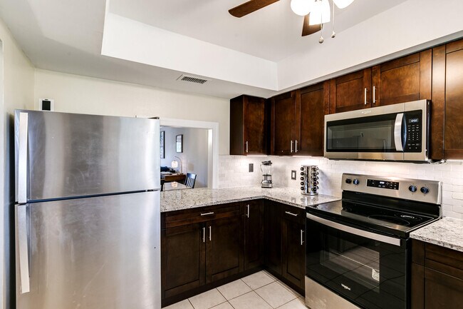 Building Photo - 412 S Palmway