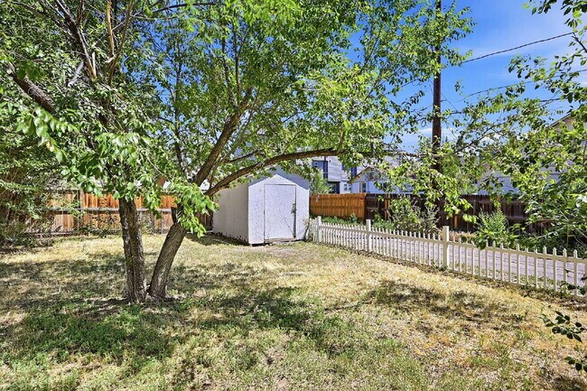 Building Photo - $1,985.95 with $300 off the first month's rent, 2 Beds - 2 Bath, Duplex in Lakewood with Cozy Car...