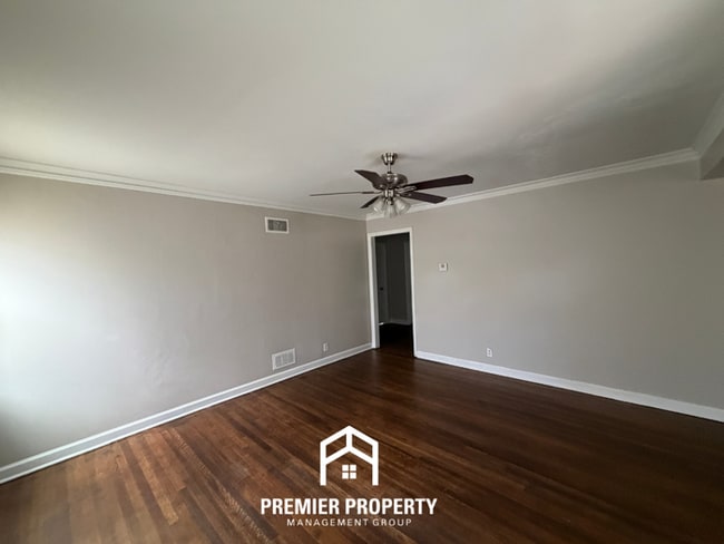 Building Photo - Charming 3BR Home in 38117 | Hardwood Floors & Large Fenced Backyard