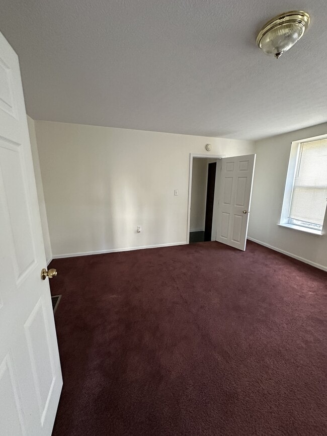 Building Photo - 962 W Main St