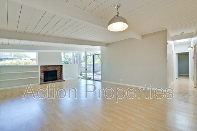 Building Photo - 3974 Duncan Pl